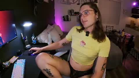 Snapshot of cutiepiescarlett chatting on 06.18.26 cutiepiescarlett online show from 06.18.26