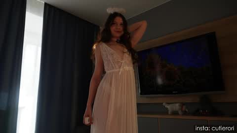 Rori  Instagram cutierori  online show from 09.18.25