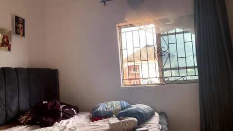 cuttenpretty12 online show from 11.10.25