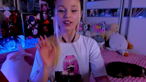Snapshot of cuttie_ponyy chatting on 03.11.26 Nora online show from 03.11.26