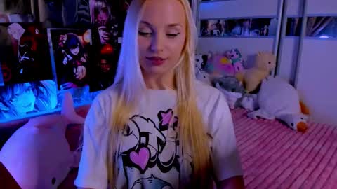 Snapshot of cuttie_ponyy chatting on 03.19.26 Nora online show from 03.19.26