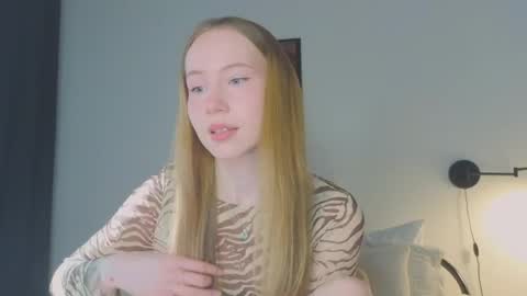 Snapshot of cuute_angell chatting on 06.05.26 Virginia See you on Sunday online show from 06.05.26