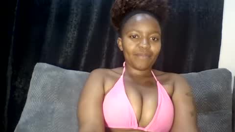 Snapshot of cuvy_babe chatting on 07.06.26 cuvy_babe online show from 07.06.26