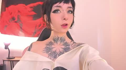 Snapshot of cyberia____________________ chatting on 05.19.26 cel I am independent Help me reach 200 thumbs up uwu online show from 05.19.26