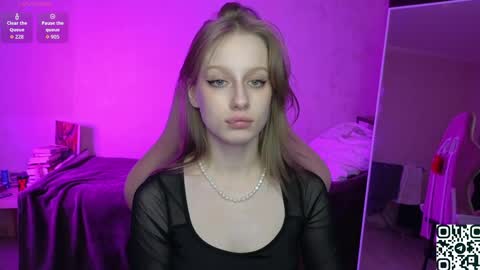 Snapshot of cyyberwhore chatting on 04.27.26 cyyberwhore online show from 04.27.26