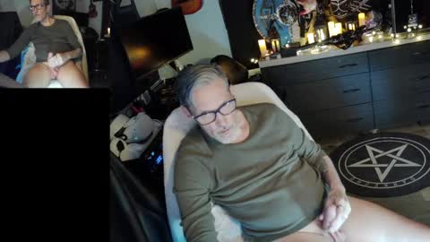 Snapshot of d_j_strokes chatting on 04.29.26 Dave online show from 04.29.26