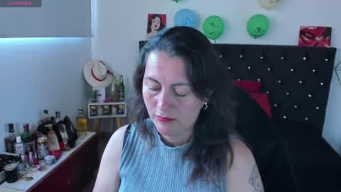 Mia  online show from 02.06.25