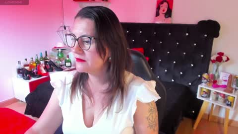 Mia  online show from 02.07.25