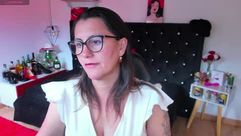 Mia  online show from 02.07.25