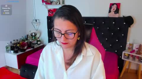 Mia  online show from 03.01.25