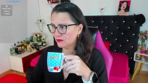 Mia  online show from 03.10.25