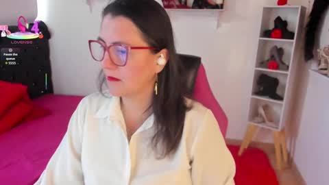 Mia  online show from 09.14.25