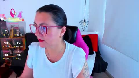 Mia  online show from 11.04.25