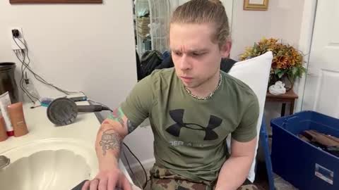 Snapshot of daddydaydrinkz chatting on 02.15.25 DaddydayDrinkz online show from 02.15.25