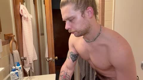 Snapshot of daddydaydrinkz chatting on 11.23.25 DaddydayDrinkz online show from 11.23.25