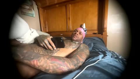 Snapshot of daddyjanimal chatting on 05.19.26 sexy tatted king bbc online show from 05.19.26