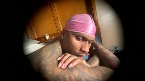 Snapshot of daddyjanimal chatting on 05.19.26 sexy tatted king bbc online show from 05.19.26