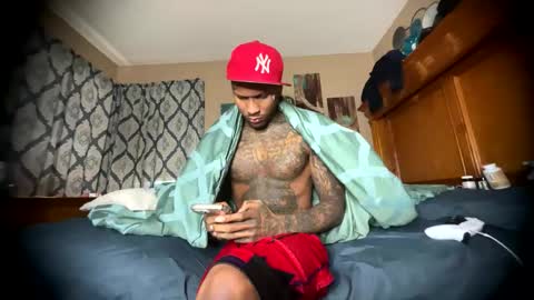Snapshot of daddyjanimal chatting on 05.26.26 sexy tatted king bbc online show from 05.26.26
