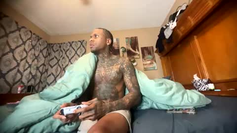 Snapshot of daddyjanimal chatting on 06.01.26 sexy tatted king bbc online show from 06.01.26
