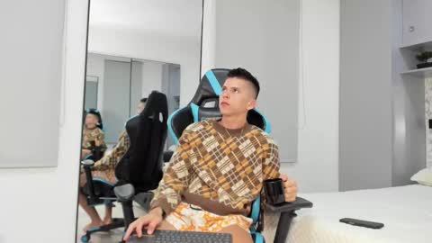 Snapshot of daddyrich4u chatting on 10.17.25 daddyrich4u online show from 10.17.25