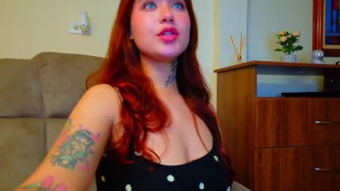 Snapshot of daddys_little_secrett chatting on 05.18.26 Valen online show from 05.18.26