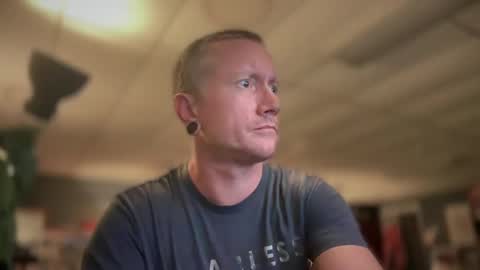 Snapshot of daemon456321 chatting on 10.01.25 daemon online show from 10.01.25