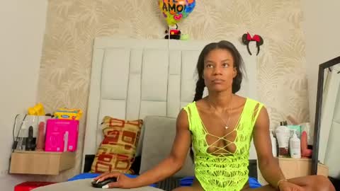 Snapshot of daffnelewis chatting on 04.23.26 daffnelewis online show from 04.23.26