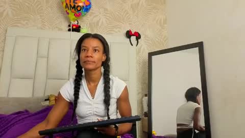 Snapshot of daffnelewis chatting on 04.25.26 daffnelewis online show from 04.25.26