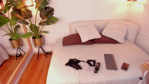 Snapshot of dafne_hillss chatting on 12.18.25 dafne_hillss online show from 12.18.25