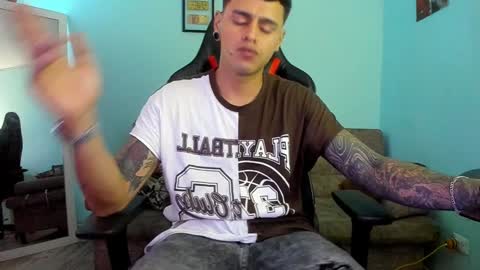 Snapshot of dage_19 chatting on 12.09.24 my name is Jhon and I live in colombia online show from 12.09.24