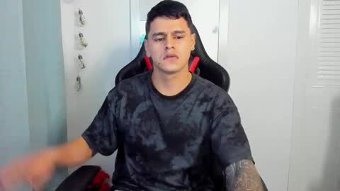 Snapshot of dage_19 chatting on 09.18.25 my name is Jhon and I live in colombia online show from 09.18.25