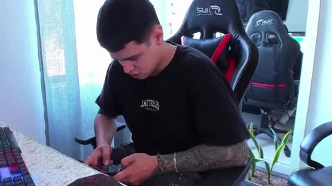 Snapshot of dage_19 chatting on 09.26.25 my name is Jhon and I live in colombia online show from 09.26.25