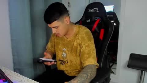 Snapshot of dage_19 chatting on 10.22.25 my name is Jhon and I live in colombia online show from 10.22.25