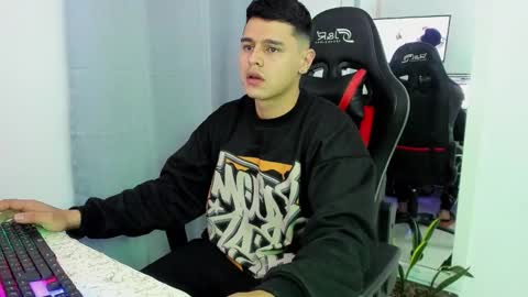 Snapshot of dage_19 chatting on 11.04.25 my name is Jhon and I live in colombia online show from 11.04.25