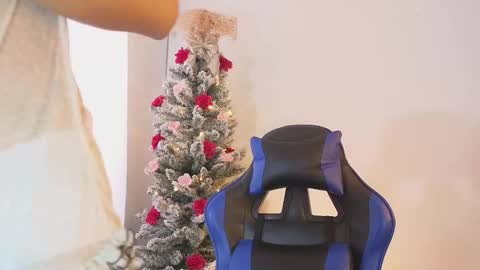 Dahiana online show from 12.14.25