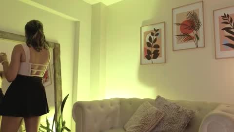 Dahiann Walcott online show from 03.02.26