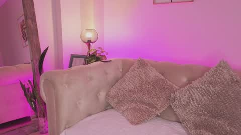 Dahiann Walcott online show from 04.08.26