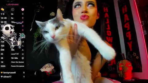 Snapshot of dahlia_darkwood chatting on 10.19.25 Dahlia online show from 10.19.25