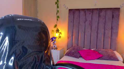 Dahlia online show from 01.15.26