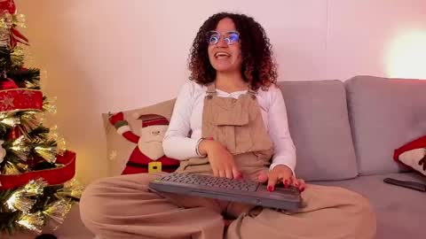 Snapshot of dahliabrowniee chatting on 12.13.24 Dahli online show from 12.13.24