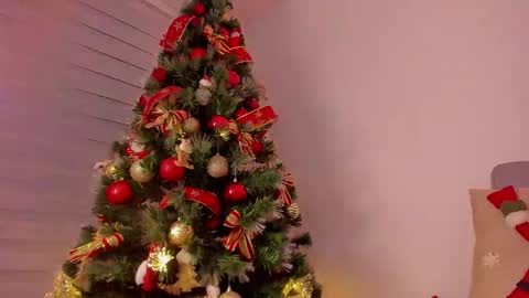 Snapshot of dahliabrowniee chatting on 12.28.24 Dahli online show from 12.28.24