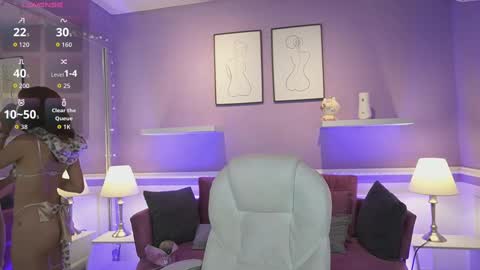 Dahlia Grey online show from 11.04.25