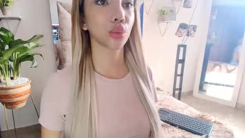 dahnia_cruz online show from 11.27.25