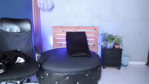 Snapshot of daiisy_kiss chatting on 10.04.25 daiisy_kiss online show from 10.04.25