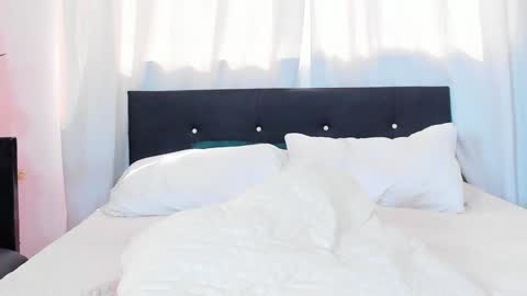 Daila Smith  online show from 12.12.24