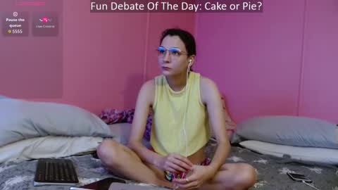Snapshot of dainty_heart chatting on 05.21.26 online show from 05.21.26