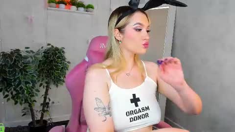 Snapshot of daisy_beckerr chatting on 07.17.26 Viickie online show from 07.17.26