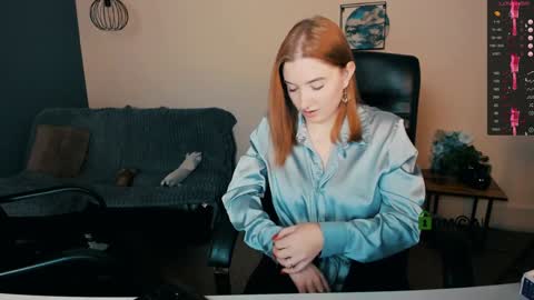 Snapshot of daisy_candy chatting on 12.02.24 Little Di online show from 12.02.24