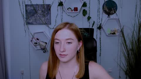 Snapshot of daisy_candy chatting on 01.25.25 Little Di online show from 01.25.25