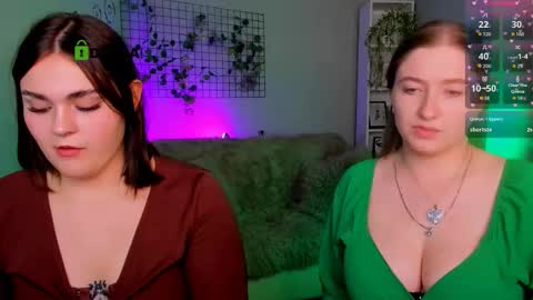 Snapshot of daisy_candy chatting on 09.26.25 Little Di online show from 09.26.25